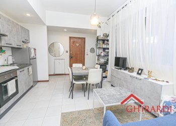 1.3 soggiorno.jpg - Trilocale VIALE MODUGNO 16, Genova - foto 5