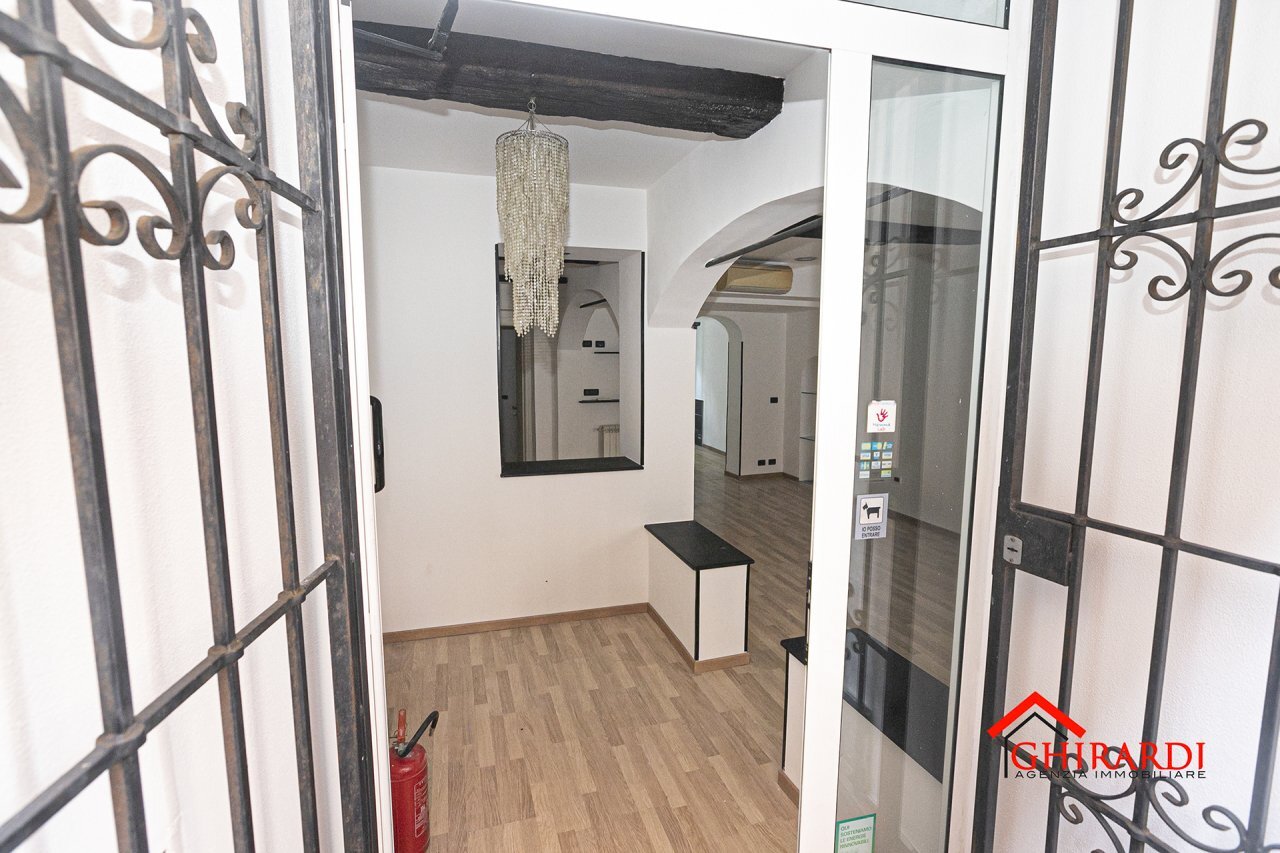 1.0 locale1.jpg - Locale Commerciale VIA VADO 17R, Genova - foto 2