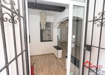 1.0 locale1.jpg - Locale Commerciale VIA VADO 17R, Genova - foto 2