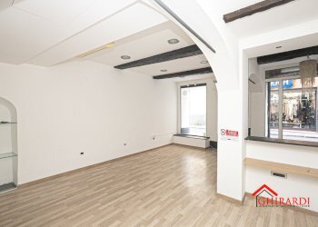 1.7 locale1.jpg - Locale Commerciale VIA VADO 17R, Genova - foto 8