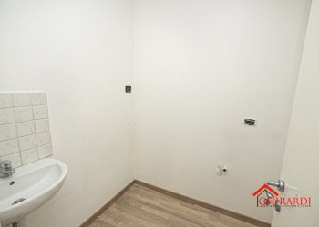 3.0 bagno1.jpg - Locale Commerciale VIA VADO 17R, Genova - foto 15