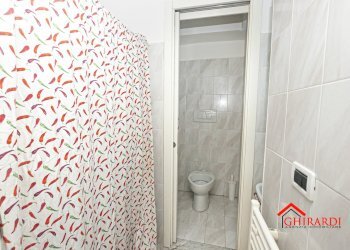 4.0 bagno2.jpg - Locale Commerciale VIA VADO 17R, Genova - foto 17