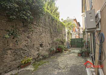 6.1 cortile.jpg - Locale Commerciale VIA VADO 17R, Genova - foto 25