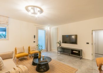 Ingresso in zona giorno - Bilocale Via Regina, Carate Urio - foto 5