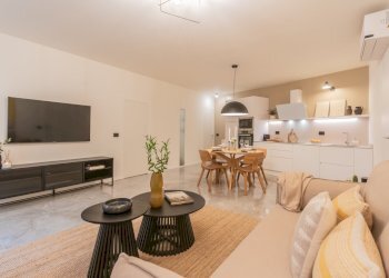 Zona giorno con cucina a vista - Bilocale Via Regina, Carate Urio - foto 4