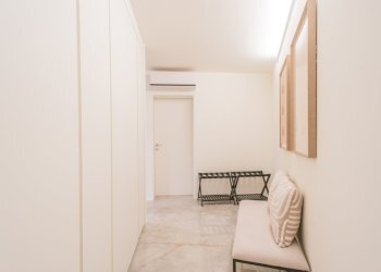 Corridoio zona notte - Two-room apartment Via Regina, Carate Urio - photo 9