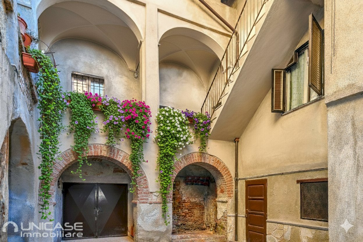 Palazzo Storico Vicolo Portici, 4, Farigliano - foto 1