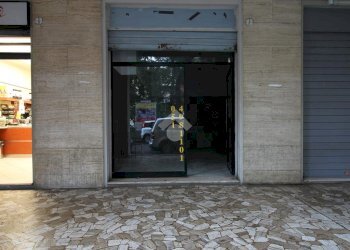 Negozio Piazza Piazza Clodoveo Bonazzi, Bologna (zona Battindarno) - foto 10