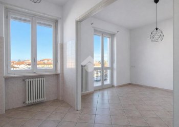 Three-room apartment Corso IV Novembre, Bra - photo 9