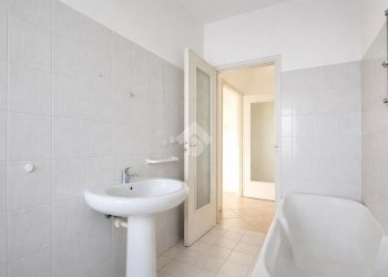 Three-room apartment Corso IV Novembre, Bra - photo 29