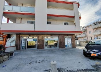 Foto 2 - Locale Commerciale Via Vestina
375, Montesilvano - foto 2