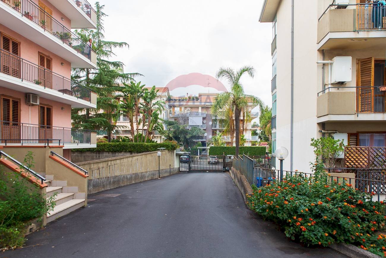 Edificio all\'aperto - Appartamento Via Giuseppe Leonardi
 
13, Aci Catena - foto 3