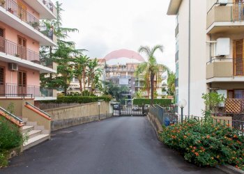 Edificio all\'aperto - Appartamento Via Giuseppe Leonardi
 
13, Aci Catena - foto 3