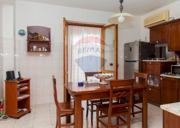 Sala da pranzo - Appartamento Via Giuseppe Leonardi
 
13, Aci Catena - foto 9