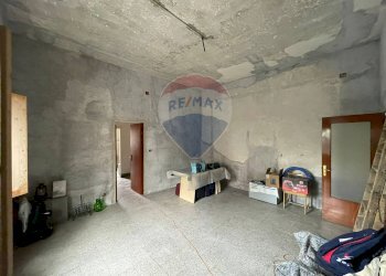 Stanza vuota - Laboratorio Via San Giovanni Galermo
 
3/4/5, Gravina di Catania - foto 3