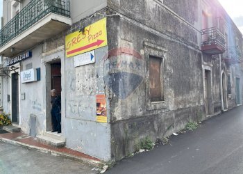 Edificio all\'aperto - Laboratorio Via San Giovanni Galermo
 
3/4/5, Gravina di Catania - foto 6