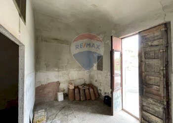 Stanza vuota - Laboratorio Via San Giovanni Galermo
 
3/4/5, Gravina di Catania - foto 11