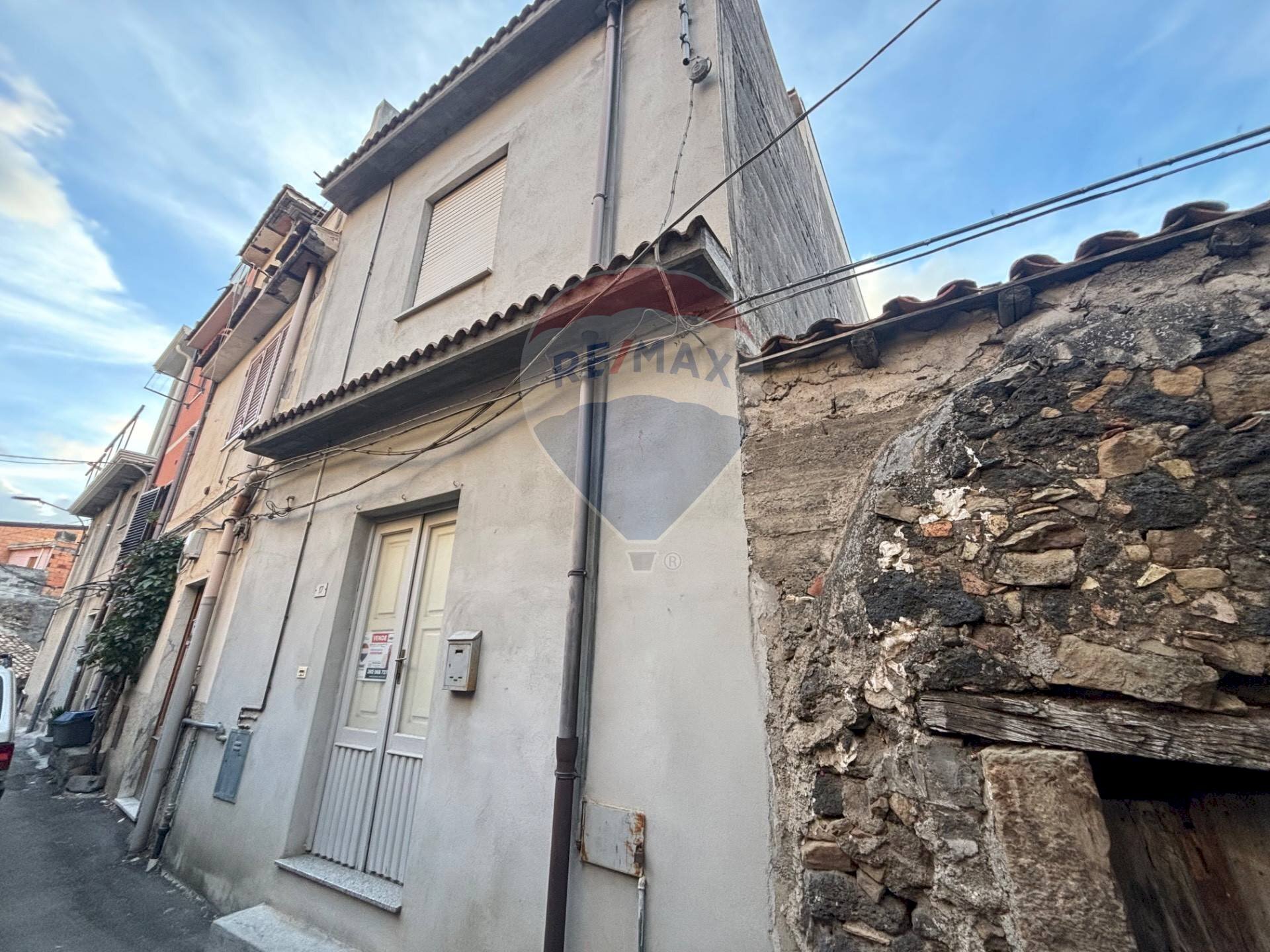 Edificio all\'aperto - Casa indipendente via mangano
 
17, Maletto - foto 2