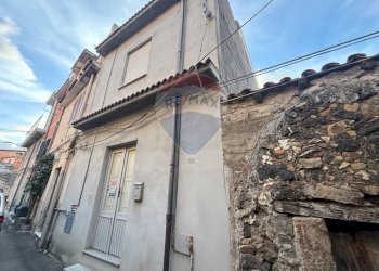 Edificio all\'aperto - Casa indipendente via mangano
 
17, Maletto - foto 2