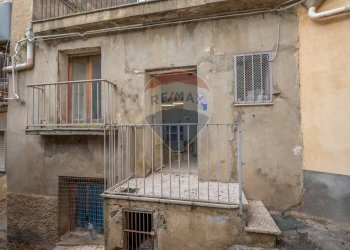 Edificio all\'aperto - Casa semi indipendente Via Celso
 
111, Caltagirone - foto 7