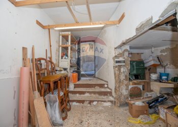 Scale - Casa semi indipendente Via Celso
 
111, Caltagirone - foto 12