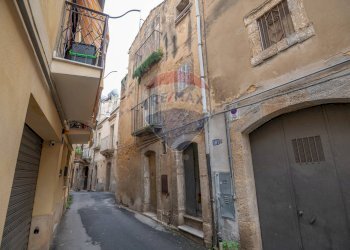 Edificio all\'aperto - Casa semi indipendente Via Celso
 
101bis, Caltagirone - foto 19