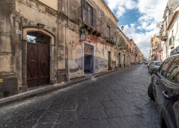 Edificio all\'aperto - Shop Via Dafnica
 
193, Acireale - photo 1