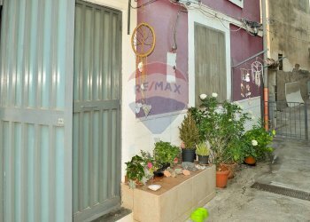 Scale - Casa indipendente Via Curia
 
77, Catania - foto 8