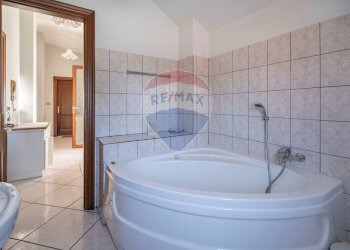 Bagno - Villa Via Occorsio
 
2, Mondolfo - foto 29