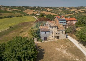 Casa all\'aperto - Rustico via Serra
 
9, San Marcello - foto 4