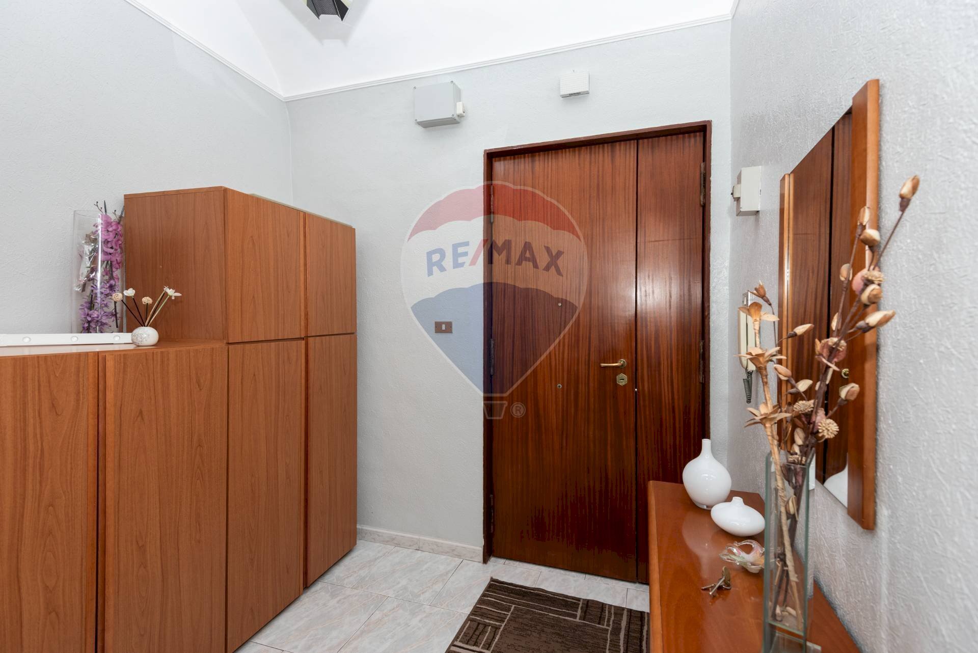 Hall / corridoio - Trilocale Via Naumachia
 
119, Catania - foto 2