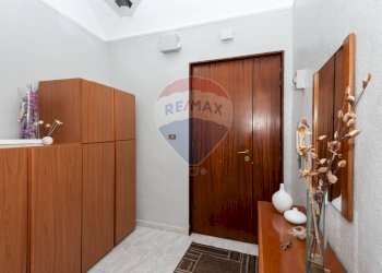 Hall / corridoio - Trilocale Via Naumachia
 
119, Catania - foto 2