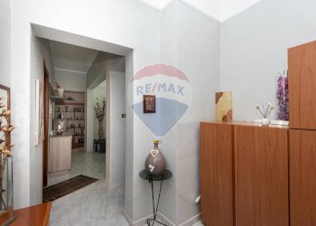 Hall / corridoio - Trilocale Via Naumachia
 
119, Catania - foto 3