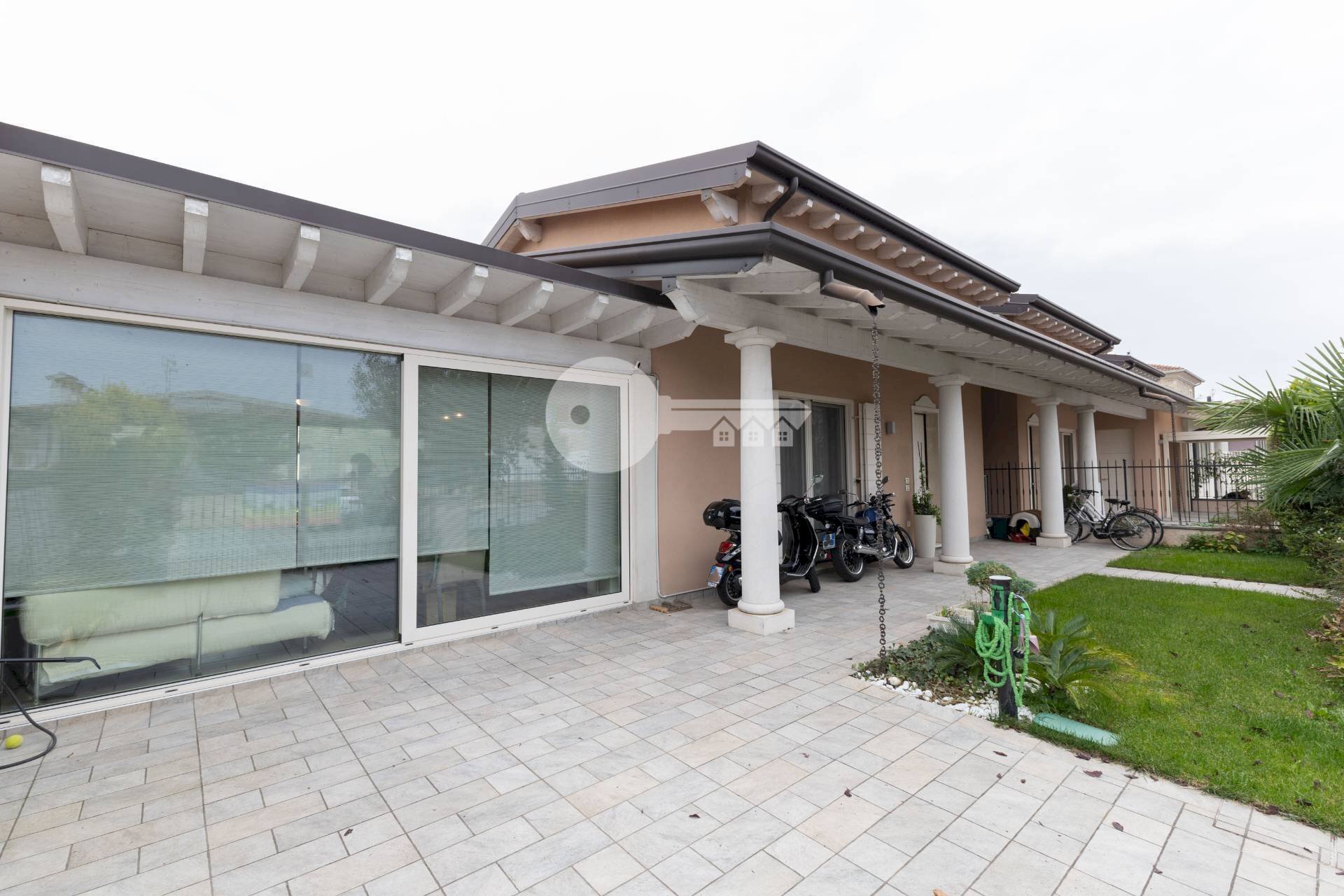 Foto 1 - Villa VIA NASSIRIYA
 
96, Ghedi - photo 1