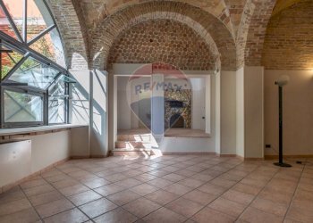 Stanza vuota - Locale Commerciale via Carlo Madonna
 
2, Chieti - foto 9