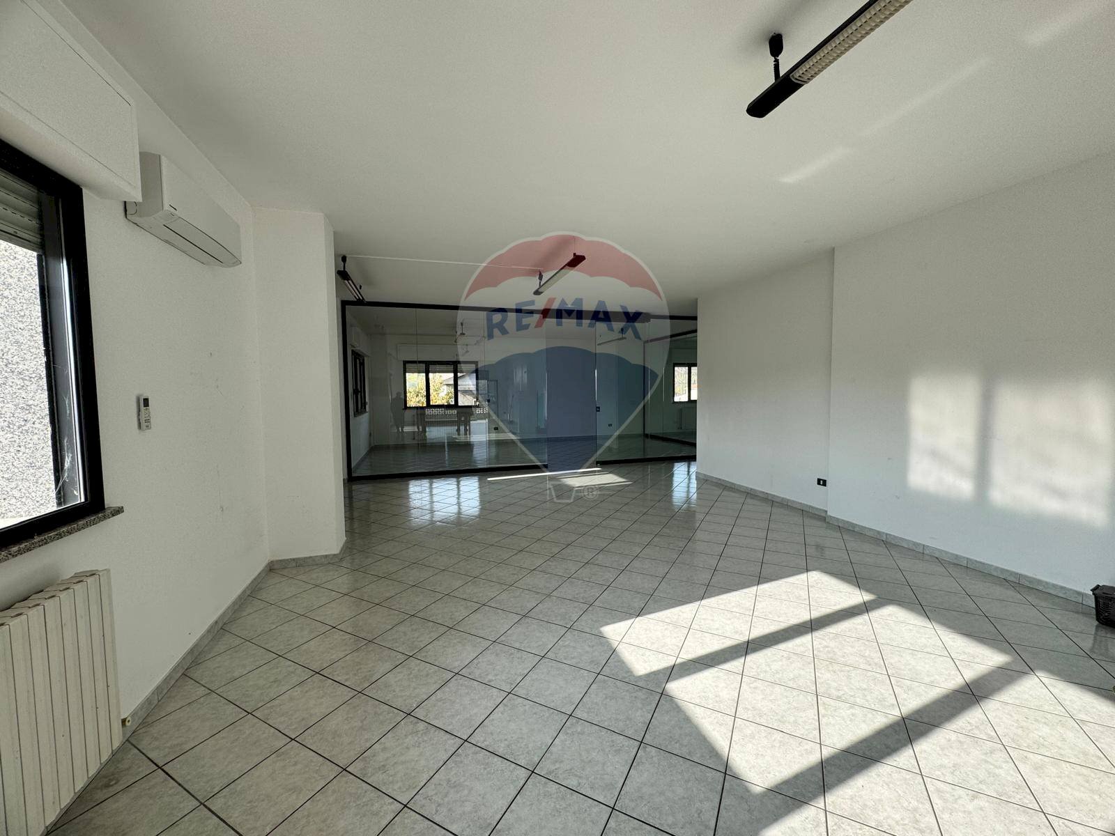 Stanza vuota - Ufficio Via Mare Adriatico
 
51, Spoltore - foto 2