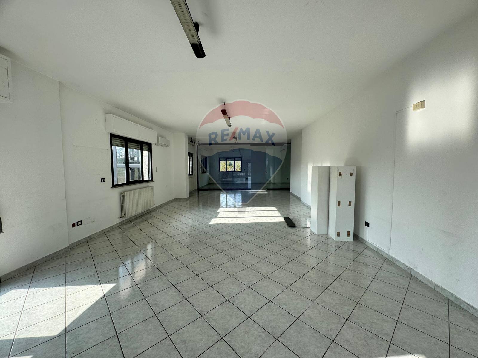 Stanza vuota - Ufficio Via Mare Adriatico
 
51, Spoltore - foto 3