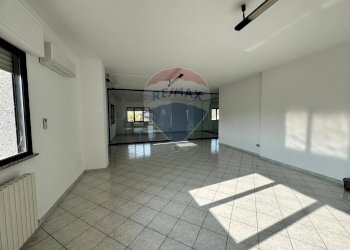 Stanza vuota - Ufficio Via Mare Adriatico
 
51, Spoltore - foto 2