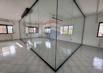 Stanza vuota - Ufficio Via Mare Adriatico
 
51, Spoltore - foto 8