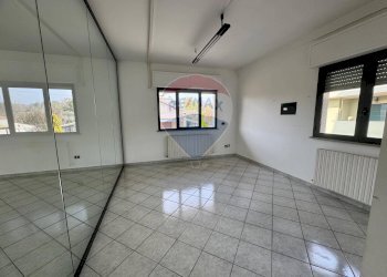 Stanza vuota - Ufficio Via Mare Adriatico
 
51, Spoltore - foto 9