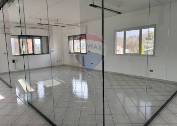 Stanza vuota - Ufficio Via Mare Adriatico
 
51, Spoltore - foto 12