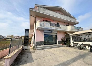 Casa all\'aperto - Ufficio Via Mare Adriatico
 
51, Spoltore - foto 17