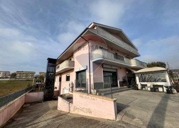 Edificio all\'aperto - Ufficio Via Mare Adriatico
 
51, Spoltore - foto 18