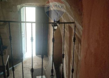 Scale - Independent house Vico Umberto I
 
29, Oria - photo 5