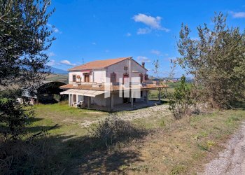 Foto 1 - Casa semi indipendente Via Villa De Luca
 
12, Bellante - foto 1