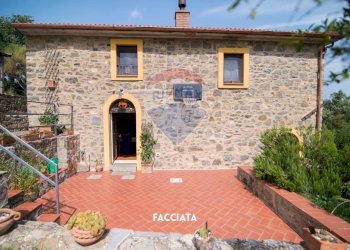 FACCIATA IN PIETRA - Villa VIA DI ARCIDOSSO
 
SNC, Arcidosso - foto 1