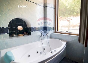 BAGNO CON VASCA IDROMASSAGGIO - Villa VIA DI ARCIDOSSO
 
SNC, Arcidosso - foto 30