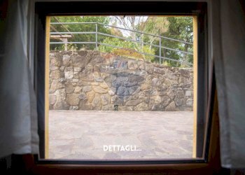 DETTAGLIO FINESTRA - Villa VIA DI ARCIDOSSO
 
SNC, Arcidosso - foto 42