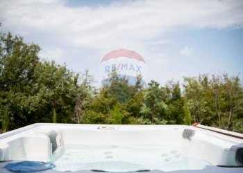 VASCA IDROMASSAGGIO ALL\'ESTERNO - Villa VIA DI ARCIDOSSO
 
SNC, Arcidosso - foto 46