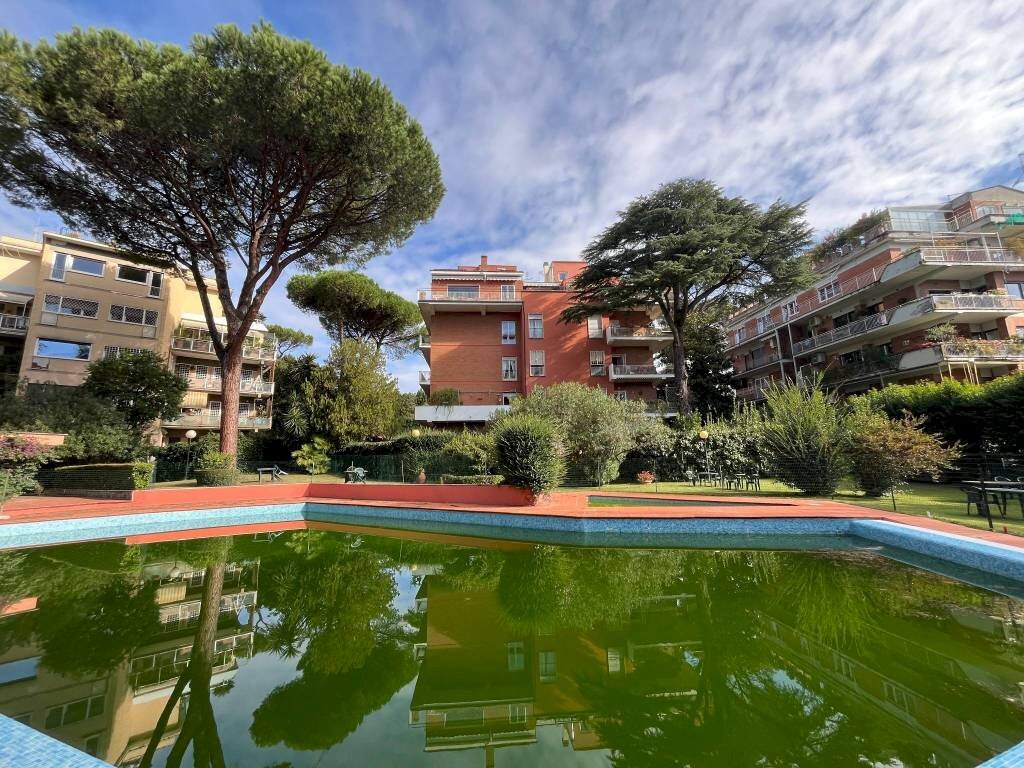 Piscina - Three-room apartment via Riccardo Zandonai, 41, Roma - photo 1